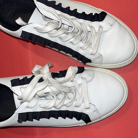 🏆🫶🏻🏆• Tory Burch x Ruffle, no feather vibes •🫶🏻🏆🫶🏻 - Picture 3 of 16